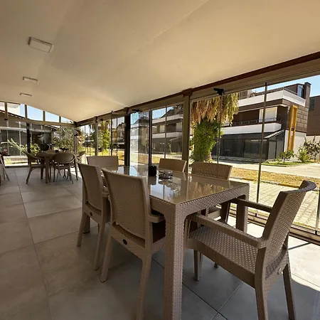 Detached In A Seafront Boutique Complex In Villa *