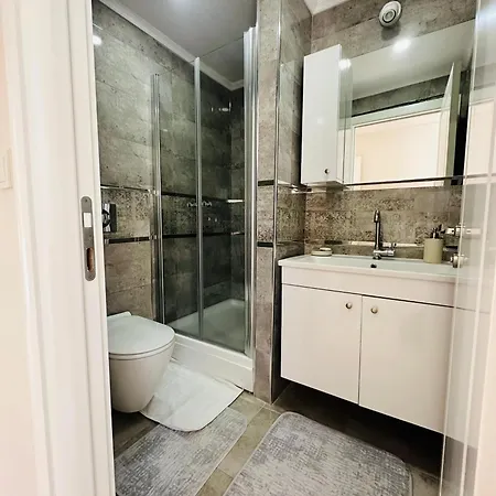 Detached In A Seafront Boutique Complex In Villa *