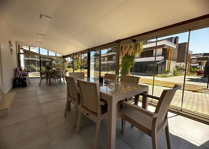 Detached In A Seafront Boutique Complex In Villa *