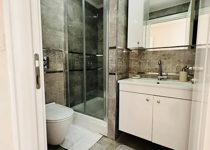 Detached In A Seafront Boutique Complex In Villa *